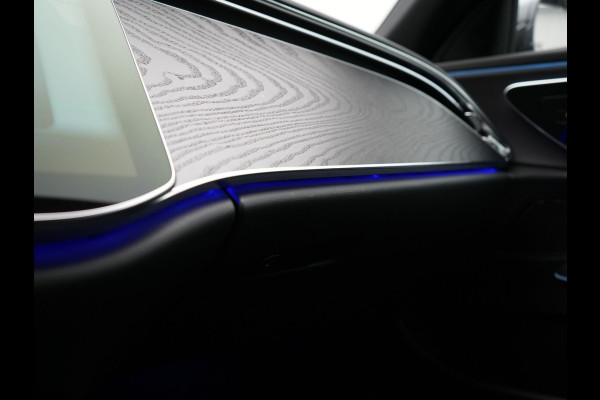 Mercedes-Benz E-Klasse Estate 300 e AMG Line PHEV 313pk INCL BTW Dealer O.H. | Trekhaak Af Fabriek | Adaptive Cruise | 360 Camera | Digital Light | Alcantara Sportstoelen Memory & Verwarmd | Sfeerverlichting | Keyless | Blis | Navigatie | DAB | Plug In Hybrid |