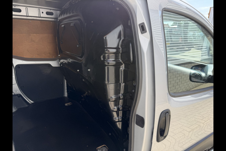 Fiat Fiorino 1.3 MJ Adventure / vaste prijs rijklaar € 9.950 ex btw / lease vanaf € 168 / euro 6 / bpm vrij / zilver metallic / airco / cruise / navi / schuifdeur / pdc achter !