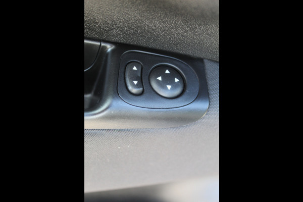 Fiat 500 1.0 70 pk Hybrid Cruise Control, Apple Carplay, Bluetooth, Parkeersensoren achter