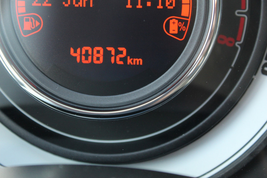 Fiat 500 1.0 70 pk Hybrid Cruise Control, Apple Carplay, Bluetooth, Parkeersensoren achter