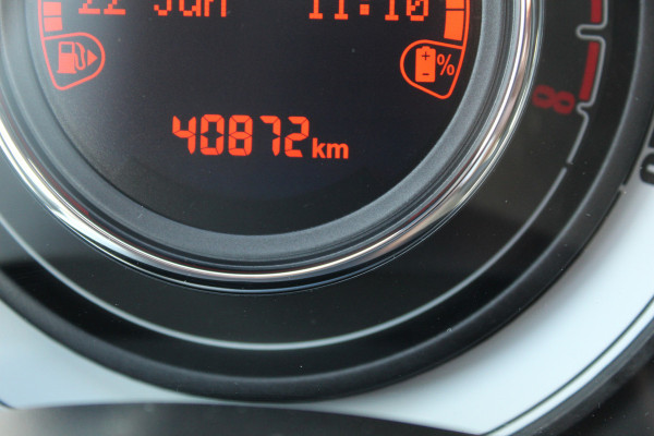 Fiat 500 1.0 70 pk Hybrid Cruise Control, Apple Carplay, Bluetooth, Parkeersensoren achter