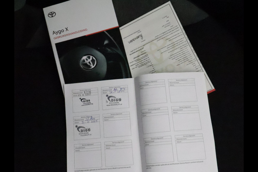 Toyota Aygo X 1.0 VVT-i MT First | Apple Carplay & AndroidAUTO | Lichtmetalen velgen | Camera | Privacy Glass |