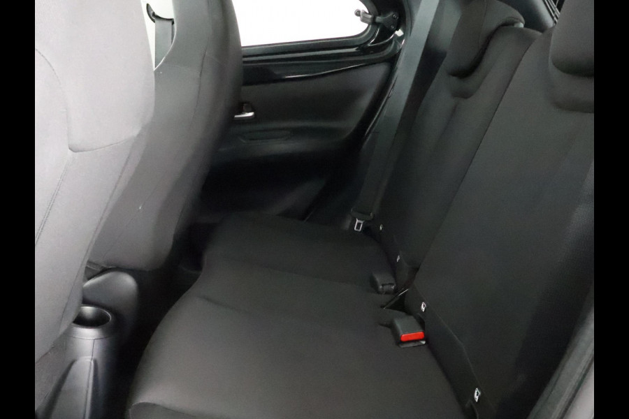 Toyota Aygo X 1.0 VVT-i MT First | Apple Carplay & AndroidAUTO | Lichtmetalen velgen | Camera | Privacy Glass |