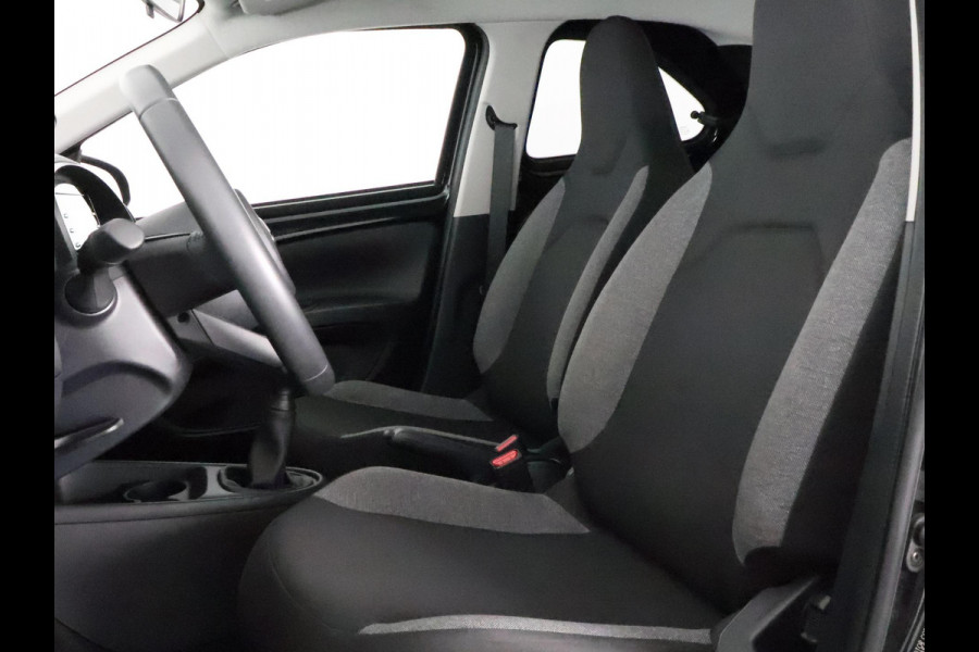 Toyota Aygo X 1.0 VVT-i MT First | Apple Carplay & AndroidAUTO | Lichtmetalen velgen | Camera | Privacy Glass |