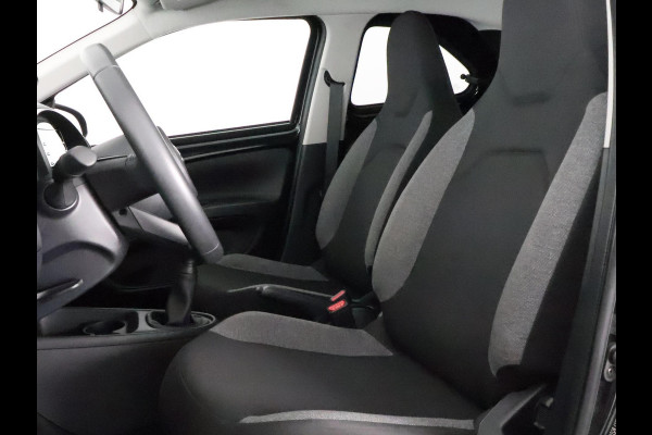 Toyota Aygo X 1.0 VVT-i MT First | Apple Carplay & AndroidAUTO | Lichtmetalen velgen | Camera | Privacy Glass |