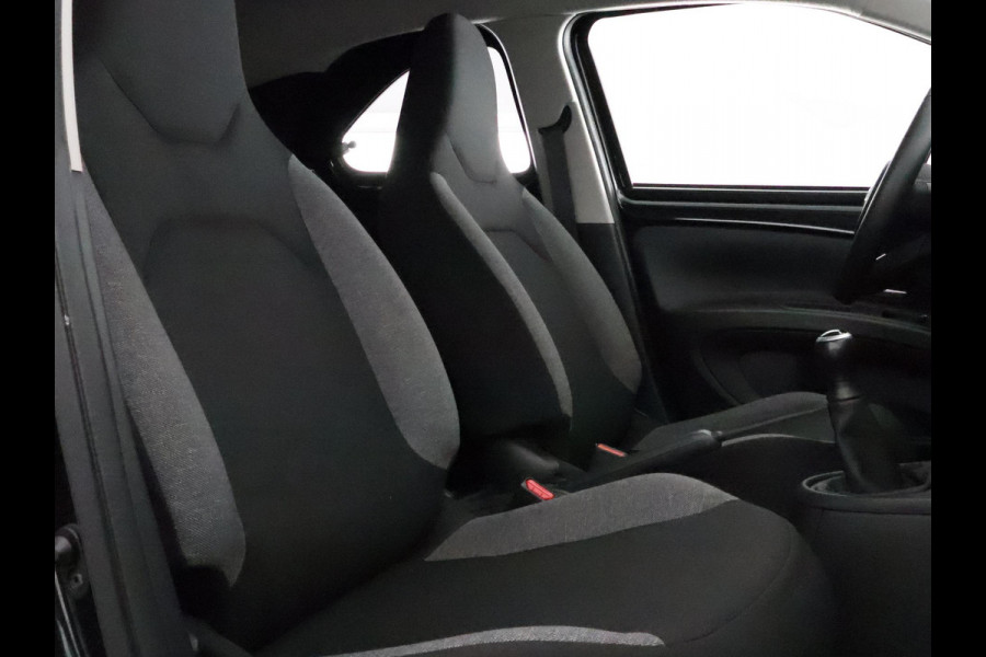 Toyota Aygo X 1.0 VVT-i MT First | Apple Carplay & AndroidAUTO | Lichtmetalen velgen | Camera | Privacy Glass |
