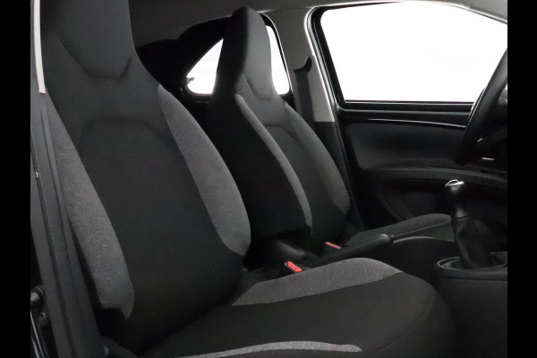 Toyota Aygo X 1.0 VVT-i MT First | Apple Carplay & AndroidAUTO | Lichtmetalen velgen | Camera | Privacy Glass |