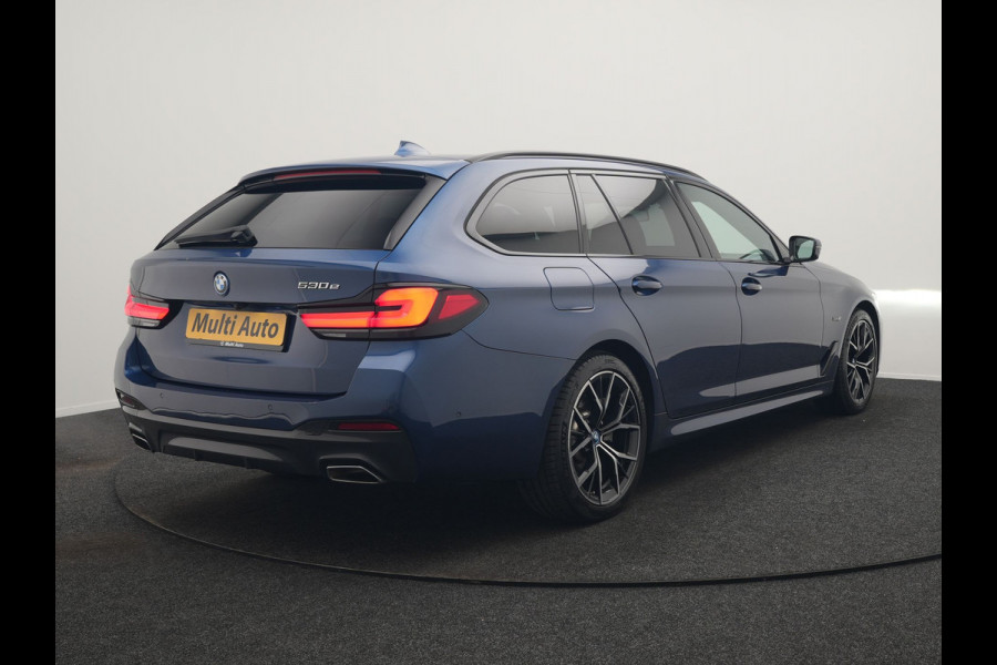 BMW 5 Serie Touring 530e M Sport PHEV 293pk Dealer O.H. | Panodak | Adaptive Cruise | 360 Camera | Harman / Kardon | Lederen Comfortzetels Memory & Verwarmd | Adaptive LED | Apple Carplay | Blis | Sfeerverlichting | Navigatie | DAB | Plug In Hybrid |
