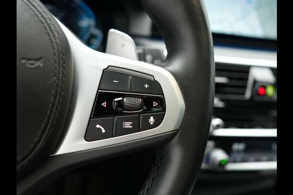 BMW 5 Serie Touring 530e M Sport PHEV 293pk Dealer O.H. | Panodak | Adaptive Cruise | 360 Camera | Harman / Kardon | Lederen Comfortzetels Memory & Verwarmd | Adaptive LED | Apple Carplay | Blis | Sfeerverlichting | Navigatie | DAB | Plug In Hybrid |