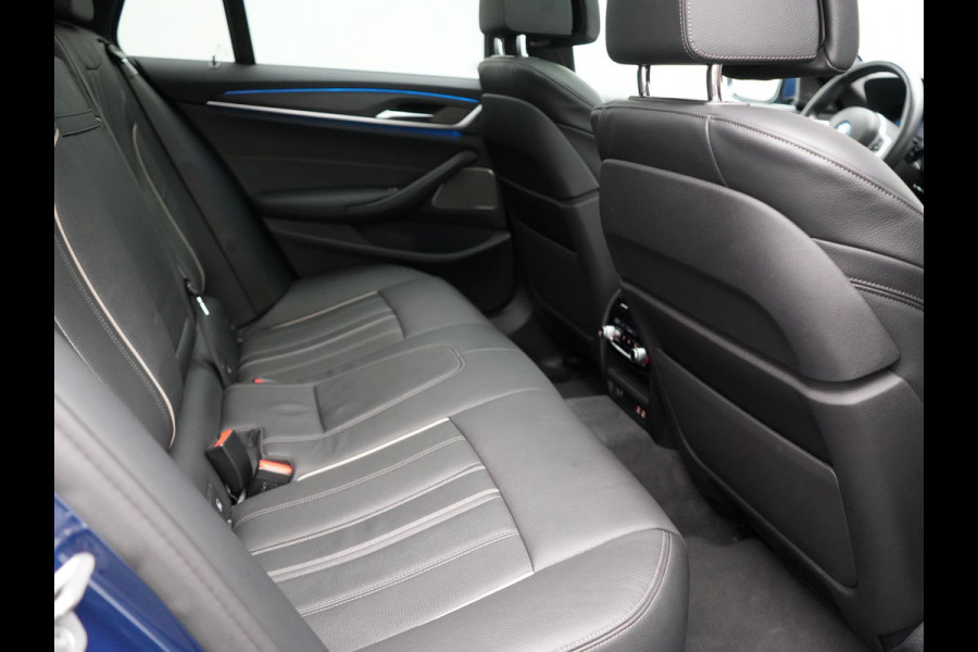 BMW 5 Serie Touring 530e M Sport PHEV 293pk Dealer O.H. | Panodak | Adaptive Cruise | 360 Camera | Harman / Kardon | Lederen Comfortzetels Memory & Verwarmd | Adaptive LED | Apple Carplay | Blis | Sfeerverlichting | Navigatie | DAB | Plug In Hybrid |
