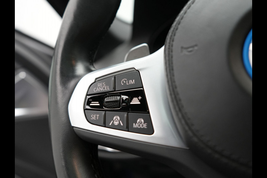 BMW 5 Serie Touring 530e M Sport PHEV 293pk Dealer O.H. | Panodak | Adaptive Cruise | 360 Camera | Harman / Kardon | Lederen Comfortzetels Memory & Verwarmd | Adaptive LED | Apple Carplay | Blis | Sfeerverlichting | Navigatie | DAB | Plug In Hybrid |