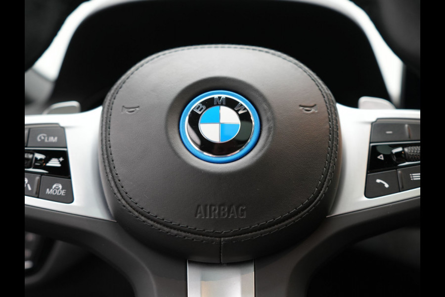 BMW 5 Serie Touring 530e M Sport PHEV 293pk Dealer O.H. | Panodak | Adaptive Cruise | 360 Camera | Harman / Kardon | Lederen Comfortzetels Memory & Verwarmd | Adaptive LED | Apple Carplay | Blis | Sfeerverlichting | Navigatie | DAB | Plug In Hybrid |