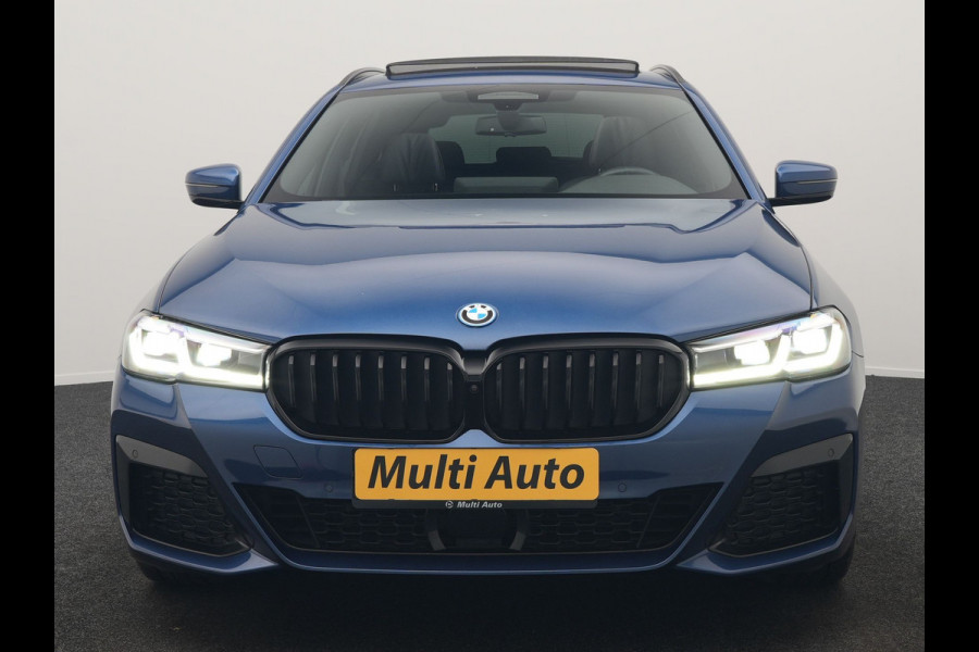 BMW 5 Serie Touring 530e M Sport PHEV 293pk Dealer O.H. | Panodak | Adaptive Cruise | 360 Camera | Harman / Kardon | Lederen Comfortzetels Memory & Verwarmd | Adaptive LED | Apple Carplay | Blis | Sfeerverlichting | Navigatie | DAB | Plug In Hybrid |