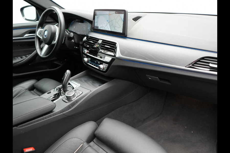 BMW 5 Serie Touring 530e M Sport PHEV 293pk Dealer O.H. | Panodak | Adaptive Cruise | 360 Camera | Harman / Kardon | Lederen Comfortzetels Memory & Verwarmd | Adaptive LED | Apple Carplay | Blis | Sfeerverlichting | Navigatie | DAB | Plug In Hybrid |