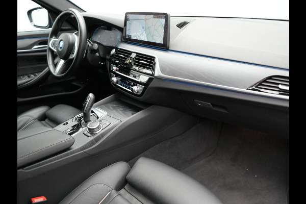 BMW 5 Serie Touring 530e M Sport PHEV 293pk Dealer O.H. | Panodak | Adaptive Cruise | 360 Camera | Harman / Kardon | Lederen Comfortzetels Memory & Verwarmd | Adaptive LED | Apple Carplay | Blis | Sfeerverlichting | Navigatie | DAB | Plug In Hybrid |