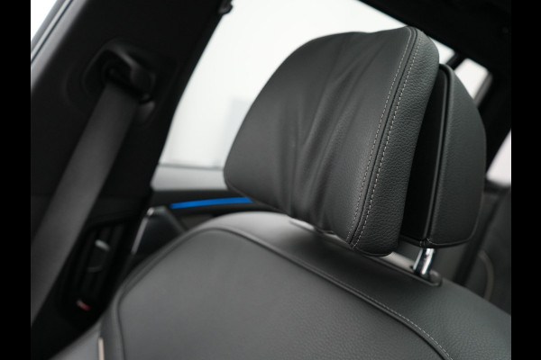 BMW 5 Serie Touring 530e M Sport PHEV 293pk Dealer O.H. | Panodak | Adaptive Cruise | 360 Camera | Harman / Kardon | Lederen Comfortzetels Memory & Verwarmd | Adaptive LED | Apple Carplay | Blis | Sfeerverlichting | Navigatie | DAB | Plug In Hybrid |