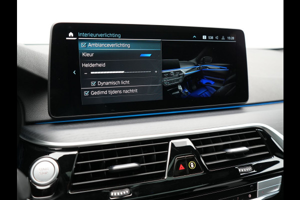 BMW 5 Serie Touring 530e M Sport PHEV 293pk Dealer O.H. | Panodak | Adaptive Cruise | 360 Camera | Harman / Kardon | Lederen Comfortzetels Memory & Verwarmd | Adaptive LED | Apple Carplay | Blis | Sfeerverlichting | Navigatie | DAB | Plug In Hybrid |