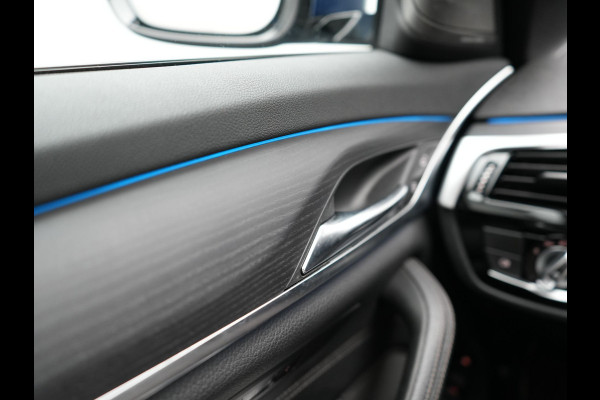 BMW 5 Serie Touring 530e M Sport PHEV 293pk Dealer O.H. | Panodak | Adaptive Cruise | 360 Camera | Harman / Kardon | Lederen Comfortzetels Memory & Verwarmd | Adaptive LED | Apple Carplay | Blis | Sfeerverlichting | Navigatie | DAB | Plug In Hybrid |