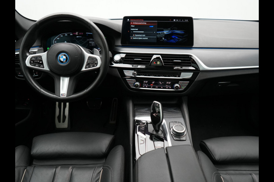 BMW 5 Serie Touring 530e M Sport PHEV 293pk Dealer O.H. | Panodak | Adaptive Cruise | 360 Camera | Harman / Kardon | Lederen Comfortzetels Memory & Verwarmd | Adaptive LED | Apple Carplay | Blis | Sfeerverlichting | Navigatie | DAB | Plug In Hybrid |