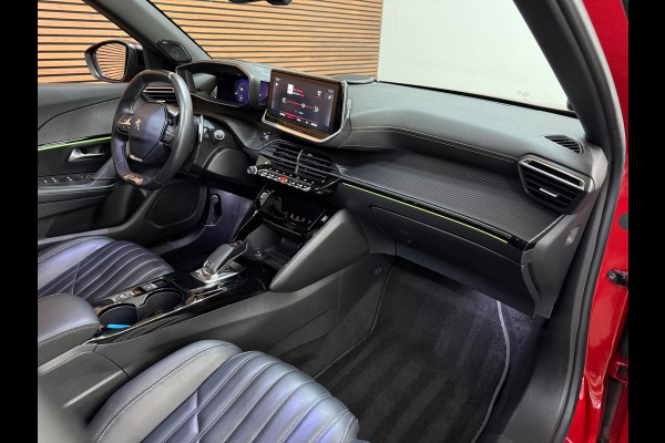 Peugeot 2008 1.2 PureTech GT-line | Leder | 18 inch | Panoramadak | ACC | Dodehoek | Afneembare Trekhaak | Camera