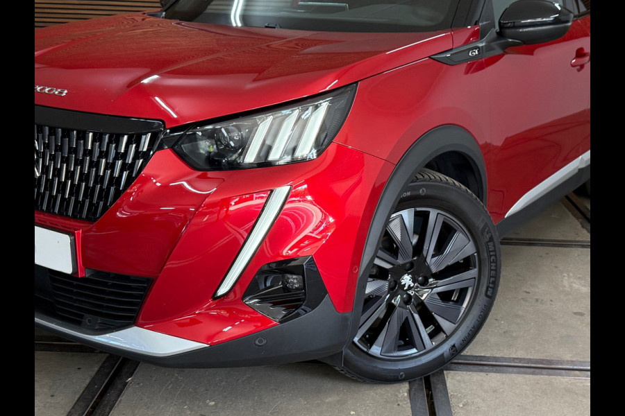 Peugeot 2008 1.2 PureTech GT-line | Leder | 18 inch | Panoramadak | ACC | Dodehoek | Afneembare Trekhaak | Camera