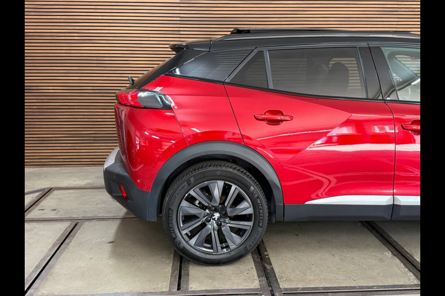 Peugeot 2008 1.2 PureTech GT-line | Leder | 18 inch | Panoramadak | ACC | Dodehoek | Afneembare Trekhaak | Camera