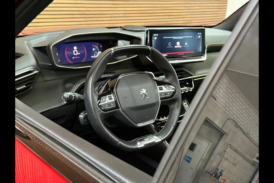 Peugeot 2008 1.2 PureTech GT-line | Leder | 18 inch | Panoramadak | ACC | Dodehoek | Afneembare Trekhaak | Camera