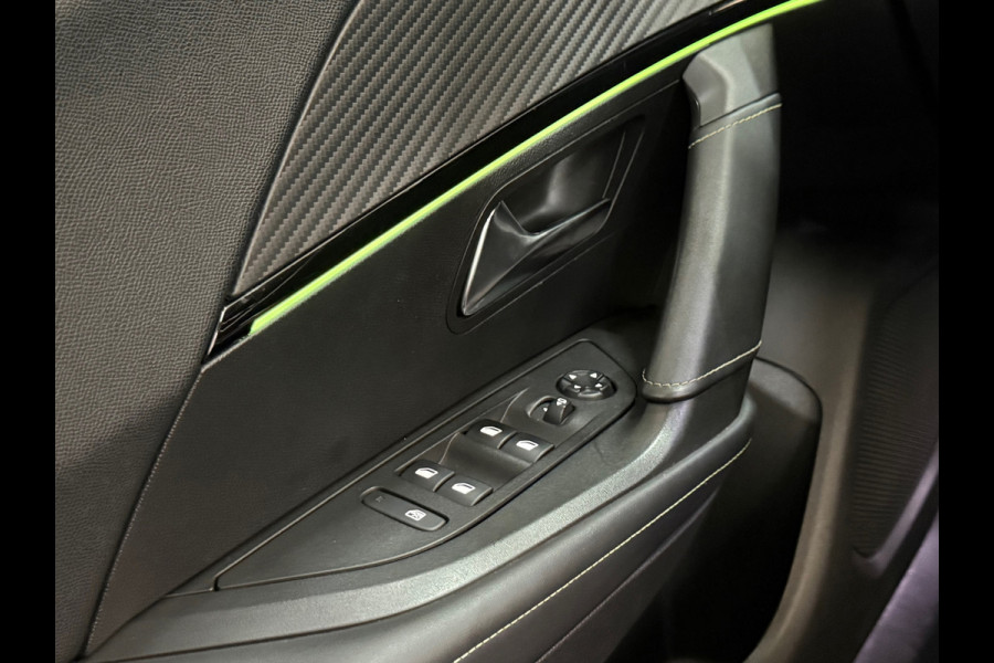 Peugeot 2008 1.2 PureTech GT-line | Leder | 18 inch | Panoramadak | ACC | Dodehoek | Afneembare Trekhaak | Camera