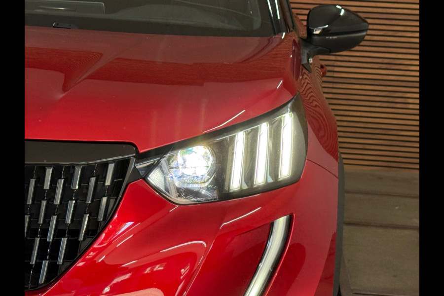 Peugeot 2008 1.2 PureTech GT-line | Leder | 18 inch | Panoramadak | ACC | Dodehoek | Afneembare Trekhaak | Camera