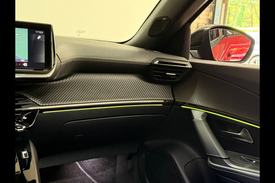 Peugeot 2008 1.2 PureTech GT-line | Leder | 18 inch | Panoramadak | ACC | Dodehoek | Afneembare Trekhaak | Camera