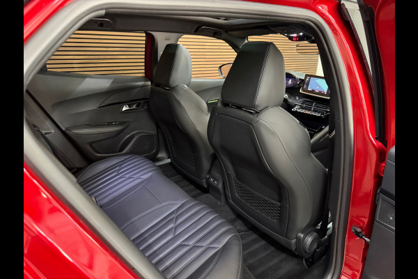 Peugeot 2008 1.2 PureTech GT-line | Leder | 18 inch | Panoramadak | ACC | Dodehoek | Afneembare Trekhaak | Camera