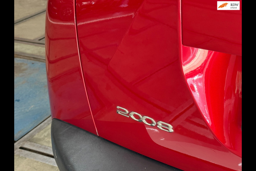 Peugeot 2008 1.2 PureTech GT-line | Leder | 18 inch | Panoramadak | ACC | Dodehoek | Afneembare Trekhaak | Camera