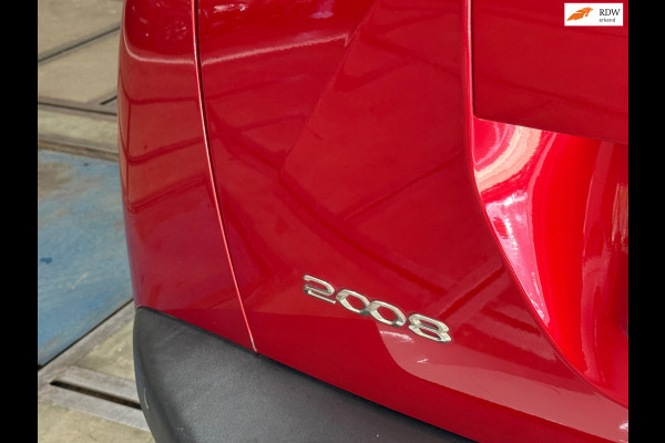 Peugeot 2008 1.2 PureTech GT-line | Leder | 18 inch | Panoramadak | ACC | Dodehoek | Afneembare Trekhaak | Camera
