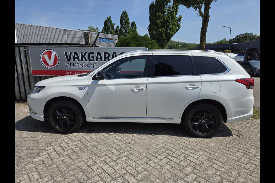 Mitsubishi Outlander 2.4 PHEV Instyle 18"/Trekhaak/LED/Leder/Stoel + stuurverwarming/Dodehoek/PDC v+a/360 Camera/Apple Carplay & Android Auto