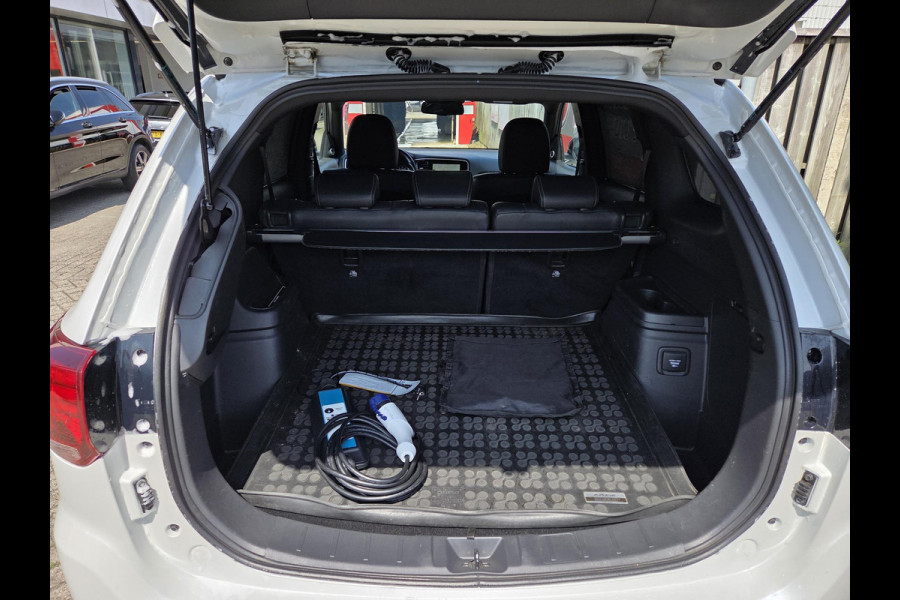 Mitsubishi Outlander 2.4 PHEV Instyle 18"/Trekhaak/LED/Leder/Stoel + stuurverwarming/Dodehoek/PDC v+a/360 Camera/Apple Carplay & Android Auto