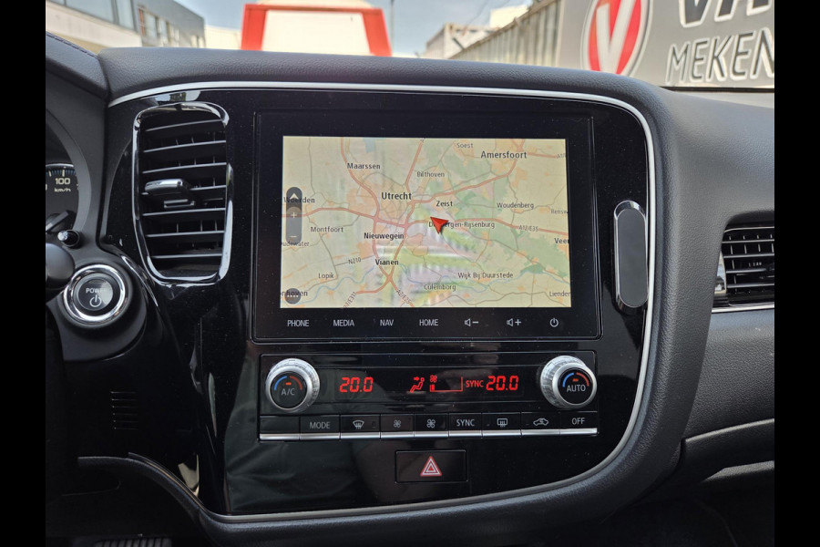 Mitsubishi Outlander 2.4 PHEV Instyle 18"/Trekhaak/LED/Leder/Stoel + stuurverwarming/Dodehoek/PDC v+a/360 Camera/Apple Carplay & Android Auto