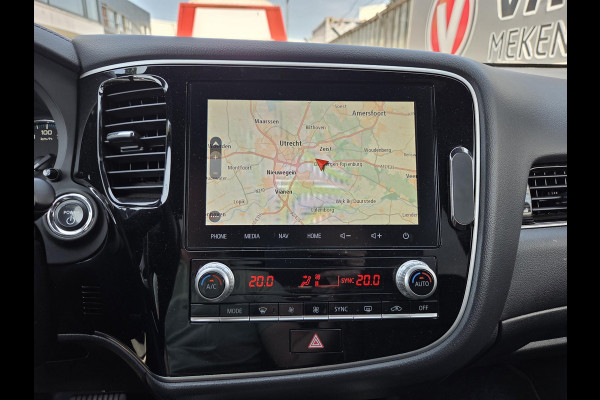 Mitsubishi Outlander 2.4 PHEV Instyle 18"/Trekhaak/LED/Leder/Stoel + stuurverwarming/Dodehoek/PDC v+a/360 Camera/Apple Carplay & Android Auto