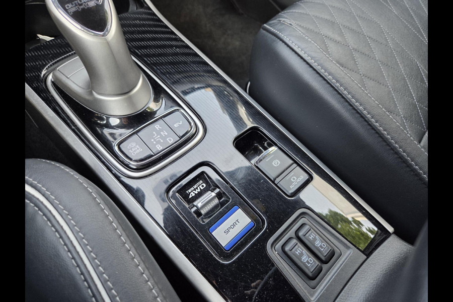 Mitsubishi Outlander 2.4 PHEV Instyle 18"/Trekhaak/LED/Leder/Stoel + stuurverwarming/Dodehoek/PDC v+a/360 Camera/Apple Carplay & Android Auto