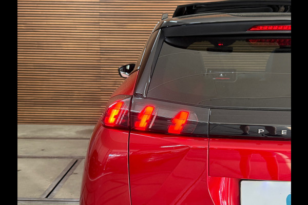 Peugeot 2008 1.2 PureTech GT-line | Leder | 18 inch | Panoramadak | ACC | Dodehoek | Afneembare Trekhaak | Camera