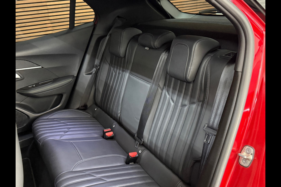 Peugeot 2008 1.2 PureTech GT-line | Leder | 18 inch | Panoramadak | ACC | Dodehoek | Afneembare Trekhaak | Camera