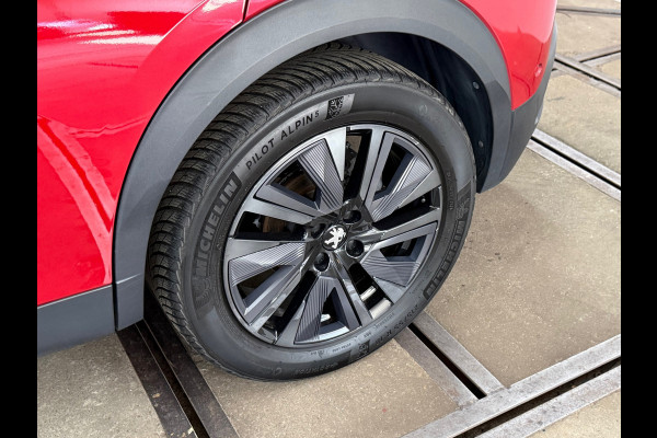 Peugeot 2008 1.2 PureTech GT-line | Leder | 18 inch | Panoramadak | ACC | Dodehoek | Afneembare Trekhaak | Camera