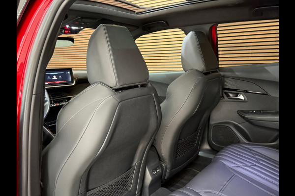 Peugeot 2008 1.2 PureTech GT-line | Leder | 18 inch | Panoramadak | ACC | Dodehoek | Afneembare Trekhaak | Camera