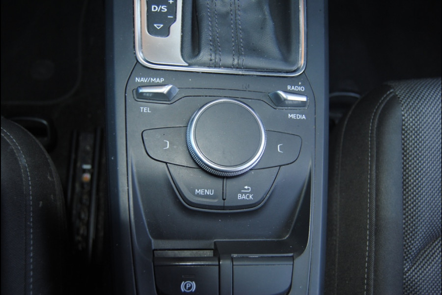 Audi Q2 30 TFSI Design PL+