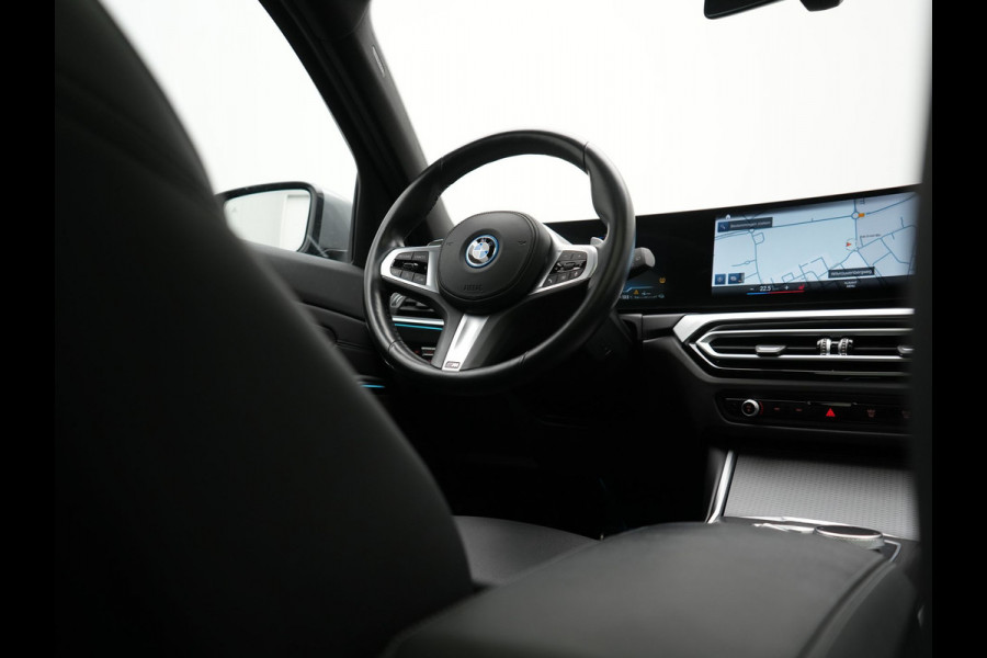 BMW 3 Serie Touring 330e M Sport FACELIFT PHEV 293pk Dealer O.H. | Trekhaak Af Fabriek | Panodak | Harman / Kardon | Sfeerverlichting | Sportstoelen Verwarmd | Widescreen Navi | Apple Carplay | Blis | DAB | Plug In Hybrid |