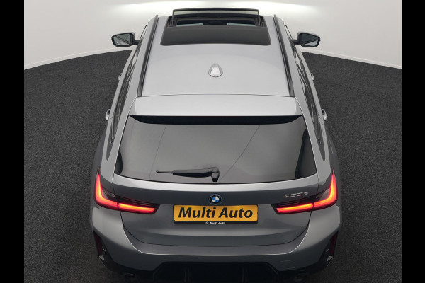 BMW 3 Serie Touring 330e M Sport FACELIFT PHEV 293pk Dealer O.H. | Trekhaak Af Fabriek | Panodak | Harman / Kardon | Sfeerverlichting | Sportstoelen Verwarmd | Widescreen Navi | Apple Carplay | Blis | DAB | Plug In Hybrid |