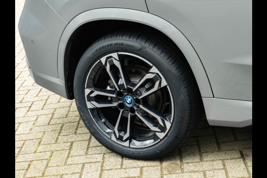 BMW X1 xDrive25e - M-Sport - Pano - Trekhaak - 19 inch - Camera