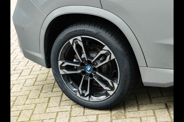 BMW X1 xDrive25e - M-Sport - Pano - Trekhaak - 19 inch - Camera