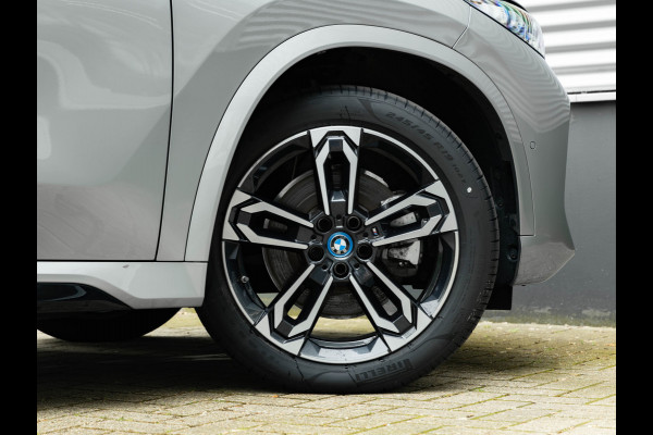 BMW X1 xDrive25e - M-Sport - Pano - Trekhaak - 19 inch - Camera