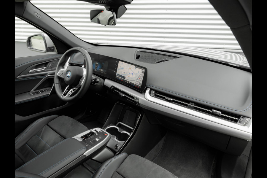BMW X1 xDrive25e - M-Sport - Pano - Trekhaak - 19 inch - Camera