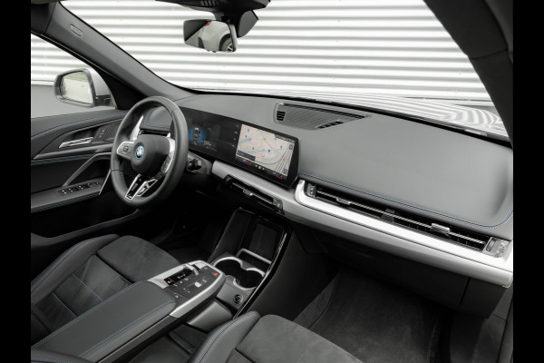 BMW X1 xDrive25e - M-Sport - Pano - Trekhaak - 19 inch - Camera